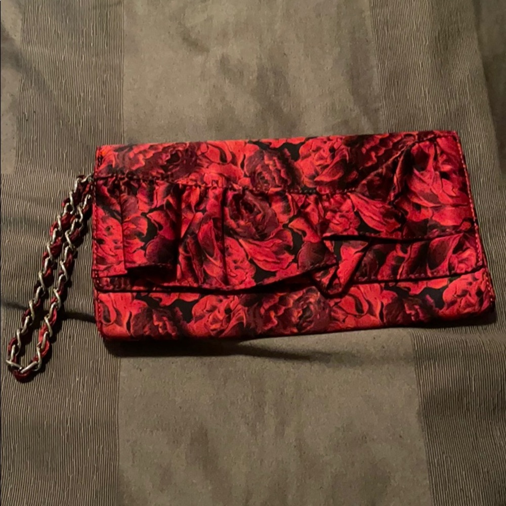 Rose pattern clutch